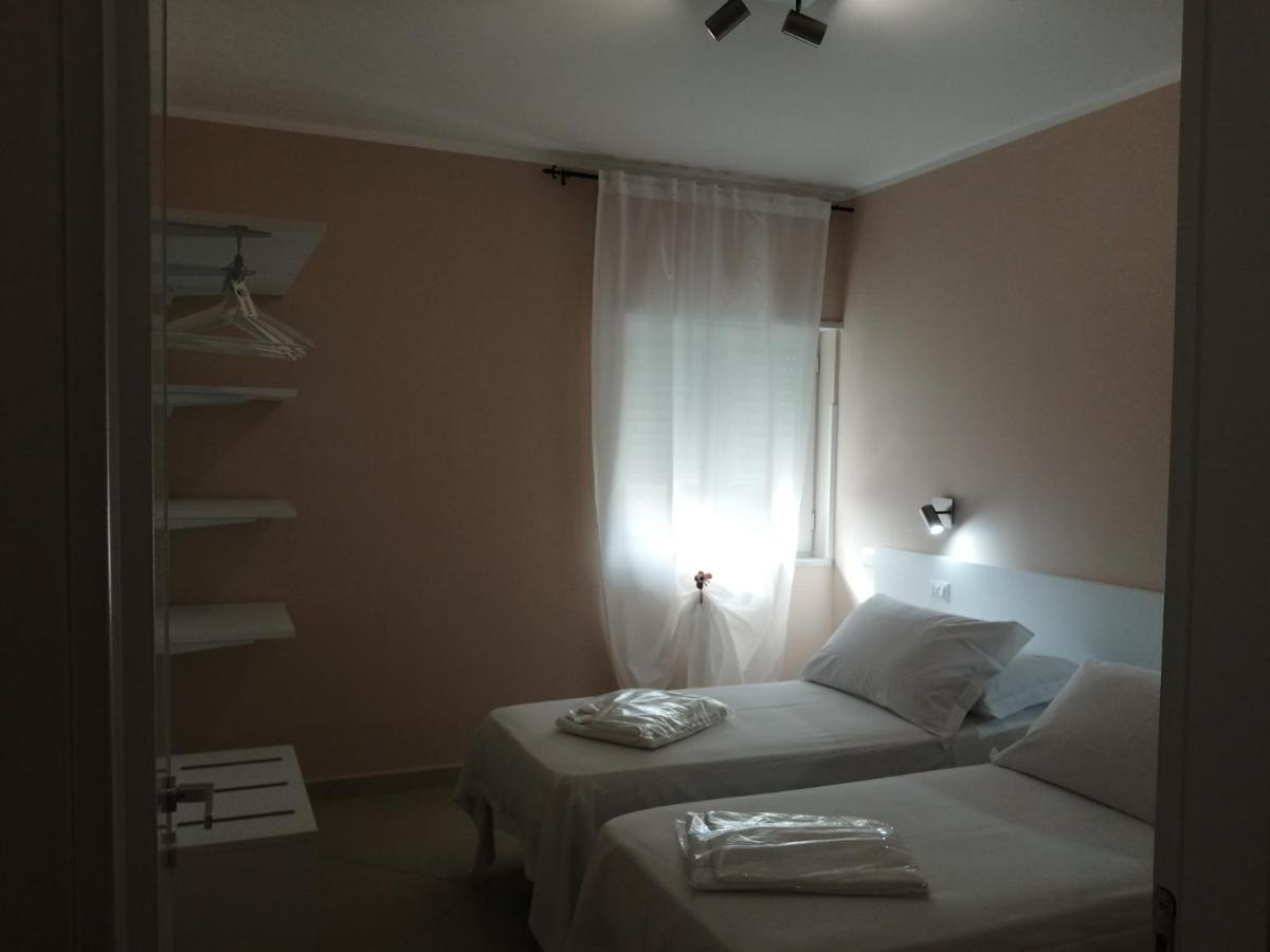 Villa Laura Residence Hotel Apartments & Studios Ашеа Экстерьер фото