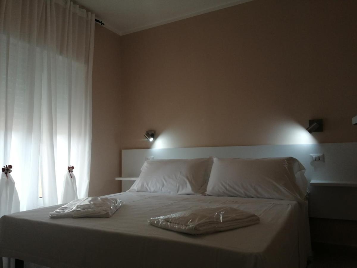 Villa Laura Residence Hotel Apartments & Studios Ашеа Экстерьер фото
