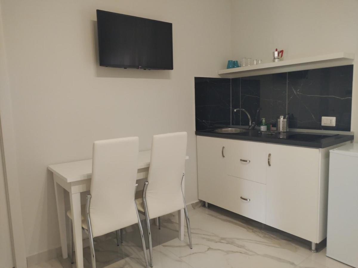 Villa Laura Residence Hotel Apartments & Studios Ашеа Экстерьер фото