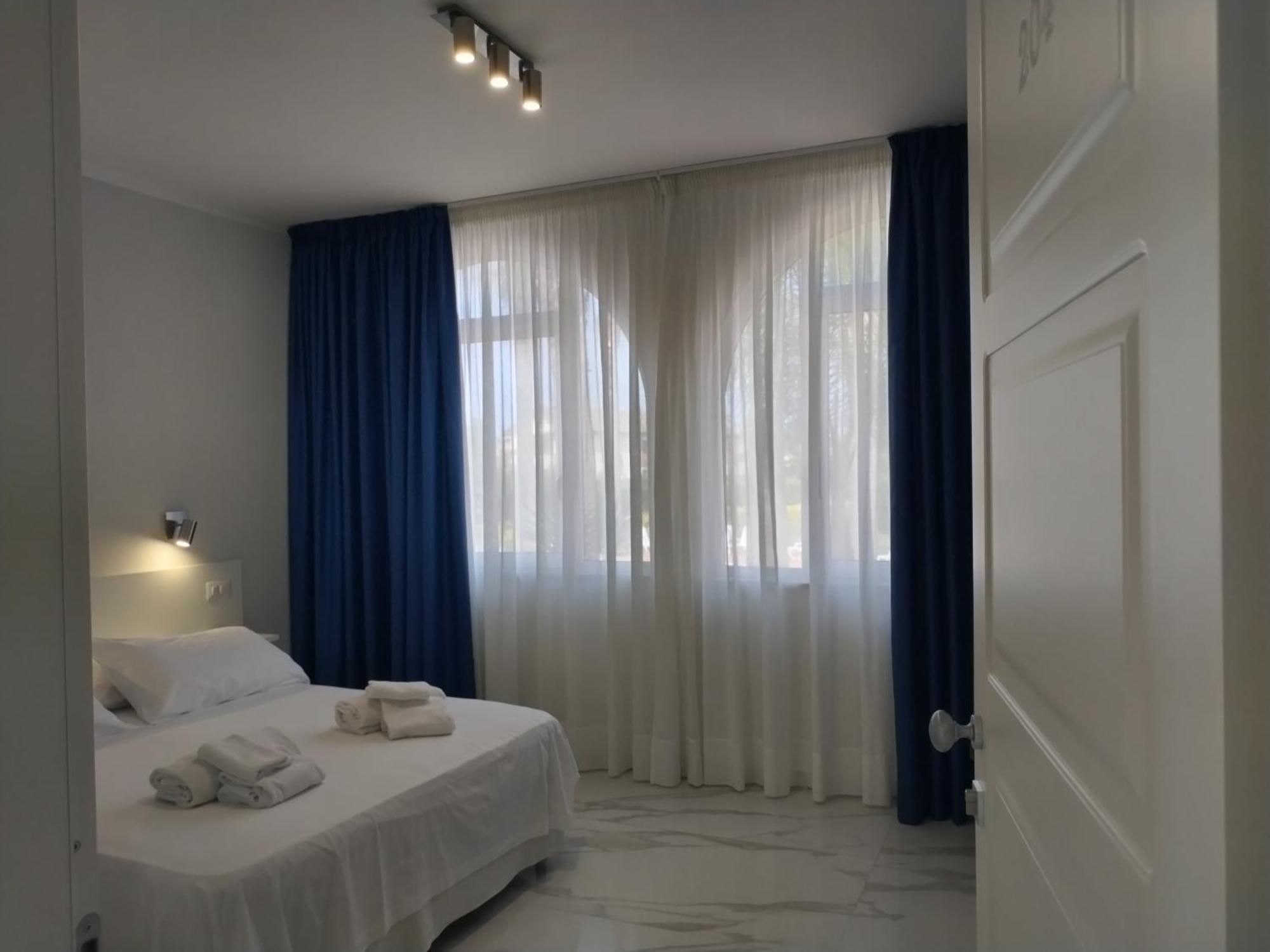 Villa Laura Residence Hotel Apartments & Studios Ашеа Экстерьер фото