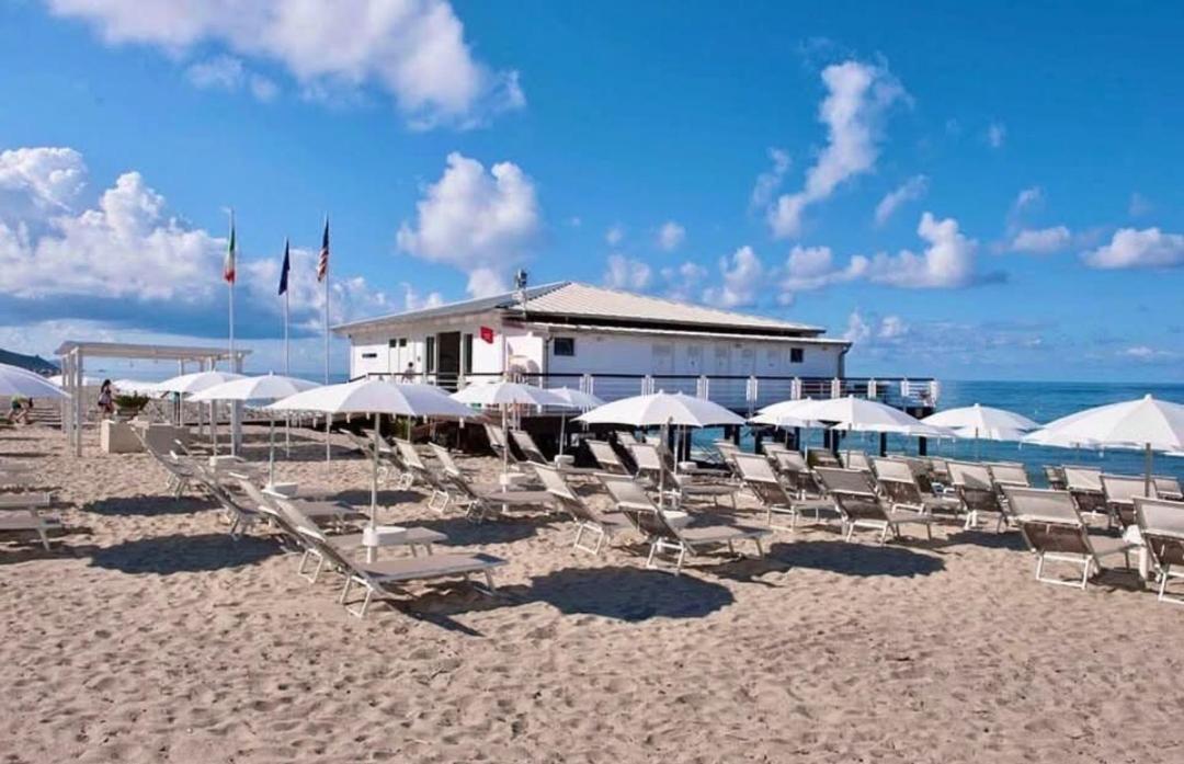 Villa Laura Residence Hotel Apartments & Studios Ашеа Экстерьер фото