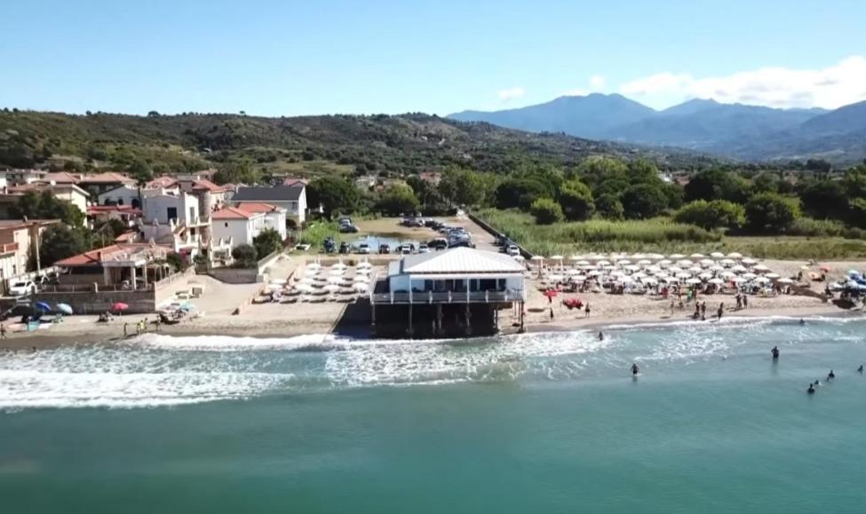 Villa Laura Residence Hotel Apartments & Studios Ашеа Экстерьер фото