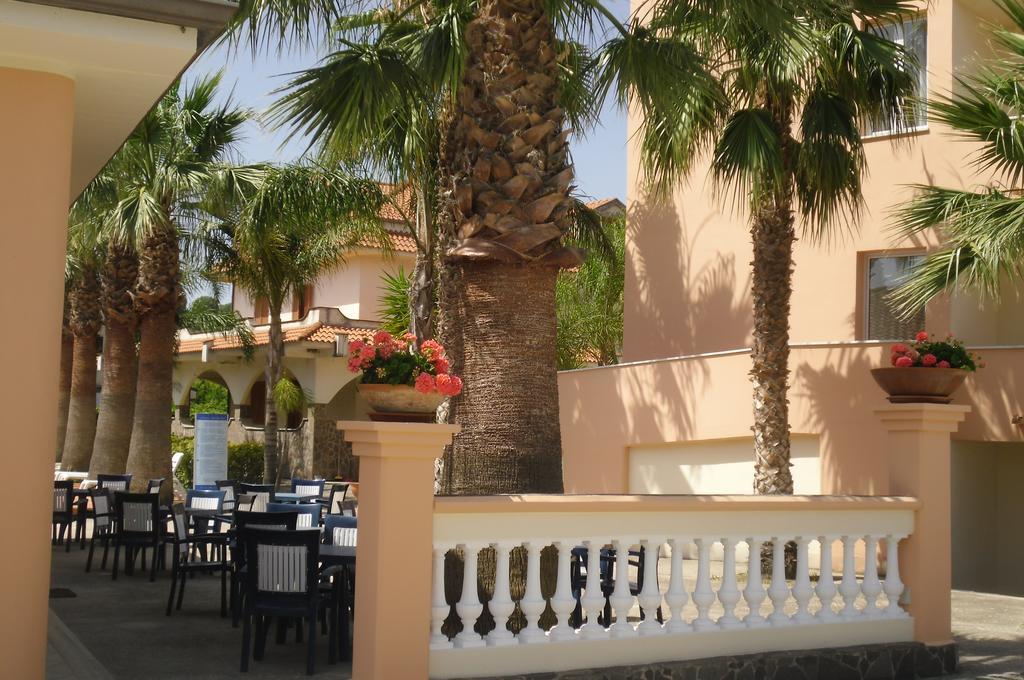 Villa Laura Residence Hotel Apartments & Studios Ашеа Экстерьер фото