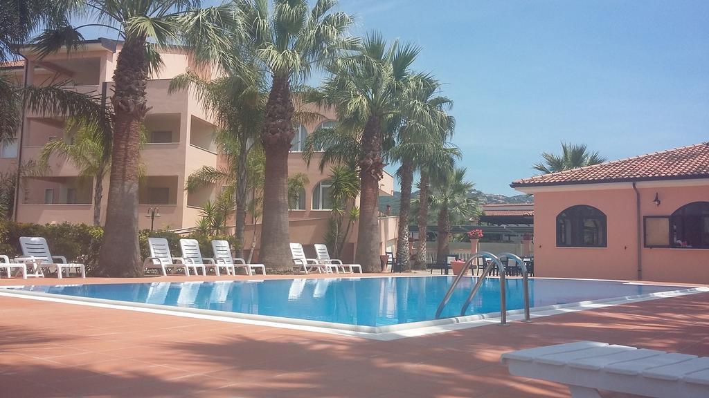 Villa Laura Residence Hotel Apartments & Studios Ашеа Экстерьер фото